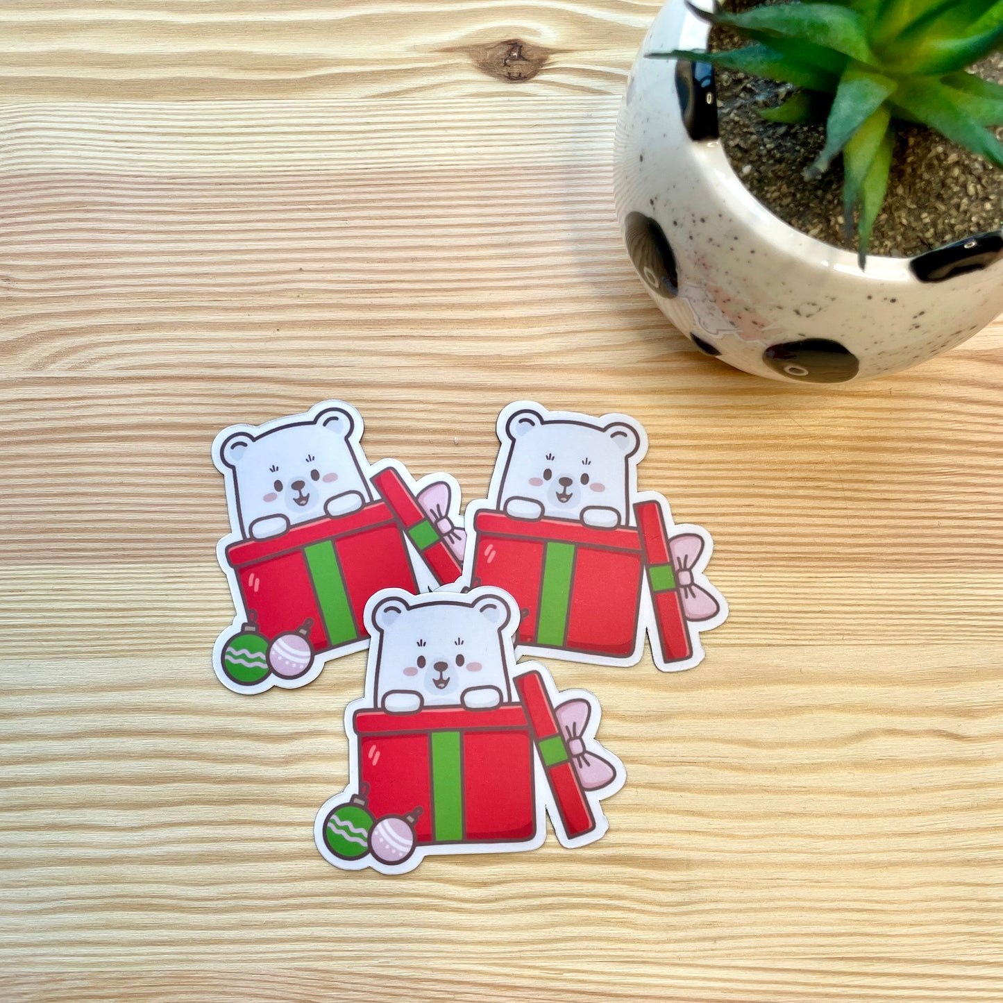 Magnet - Bear Popping Out Of Christmas Present | A Cosy Christmas